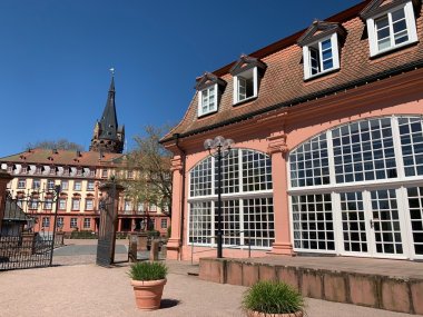 Orangerie im Lustgarten Historisches Gebäude mit Schloss im Hintergrund