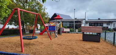 Spielplatz Bullau Spielgeräte mit Sand