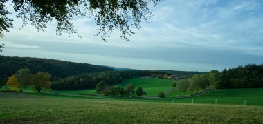 Blick auf Bauernhof