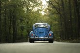 Außenansicht eines blauen VW-Käfers