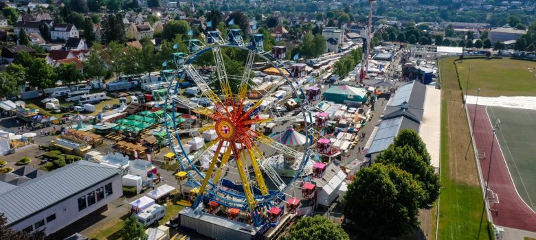 Drohnenansicht Erbacher Wiesenmarkt Festplatz