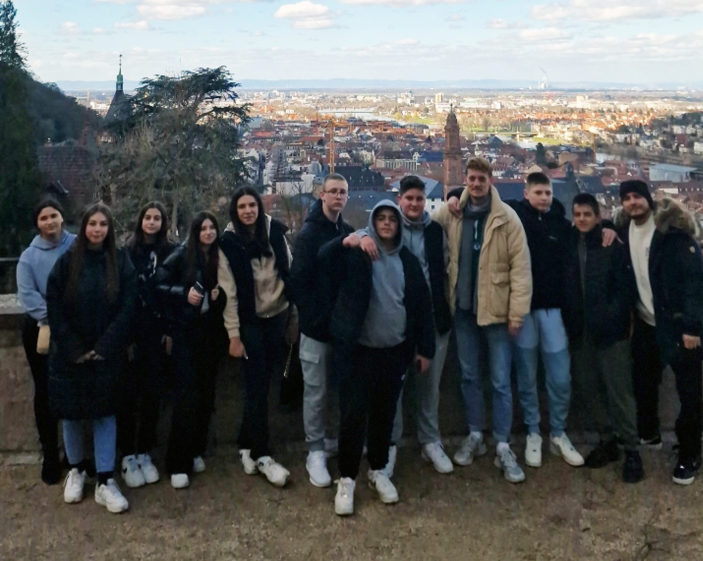 Gruppenfoto von Jugendlichen 