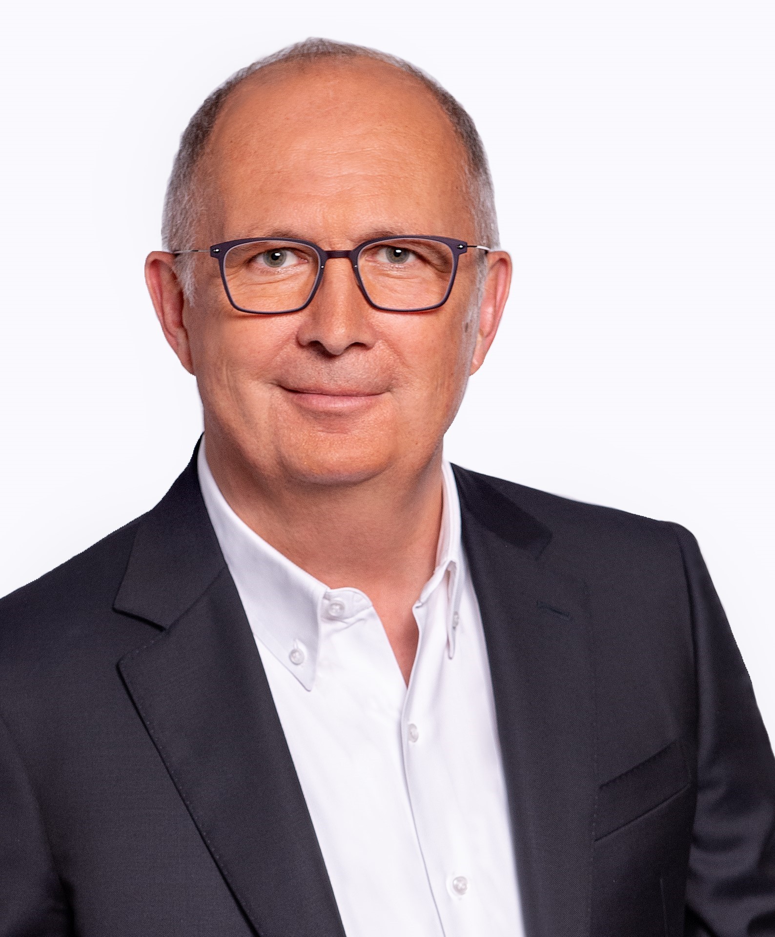 Portraitfoto von Bürgermeister in Hemd und Jacket