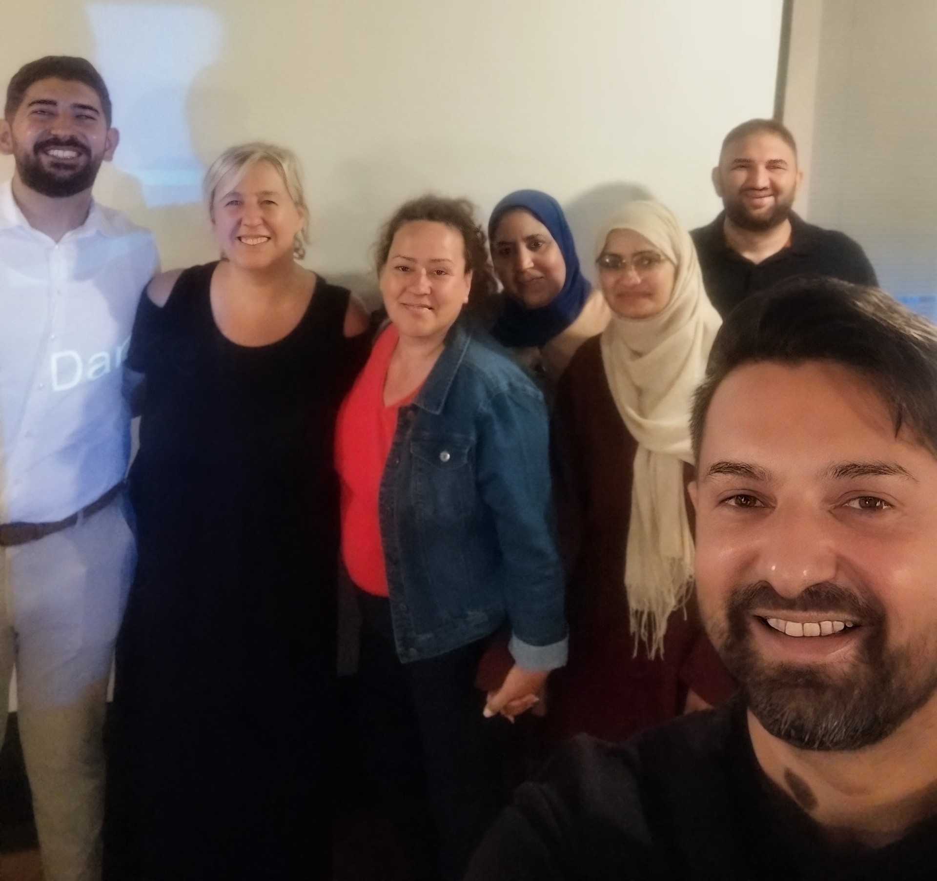 Gruppenfoto mit drei Männern und vier Frauen