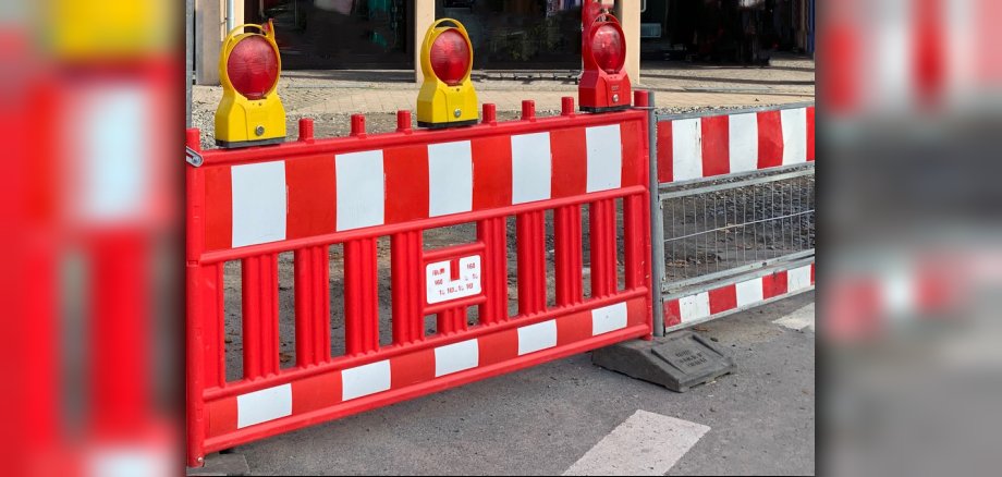 Rotweiße Baustellen-Absperrungen