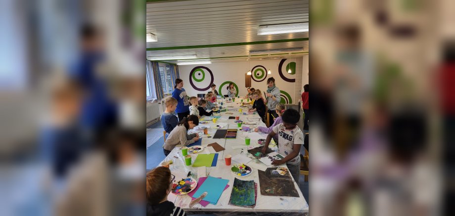 Kinder im Kunstworkshop