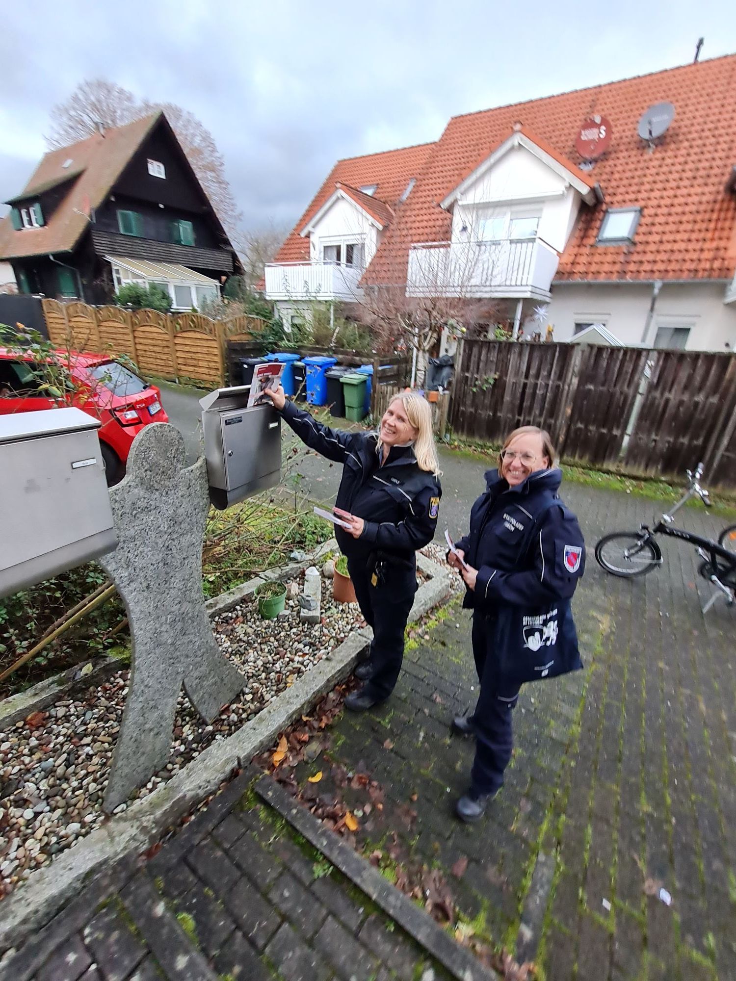Bild mit zwei Polizistinnen