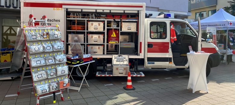 DRK-Fahrzeug mit Utensilien