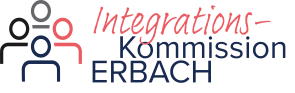 Logo Integrationskommission Logo mit roten Text in Handschrift und blauem Text in Druckbuchstaben neben Zeichnung Menschen
