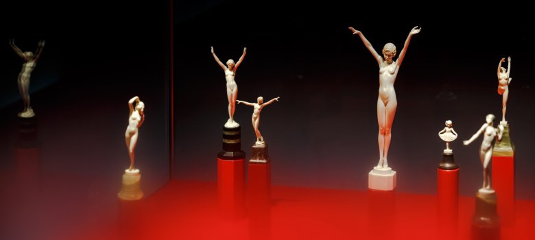 Elfenbeinkunstwerke in Ausstellung