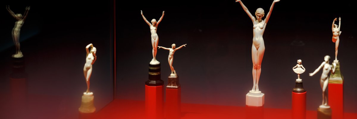 Elfenbeinkunstwerke in Ausstellung