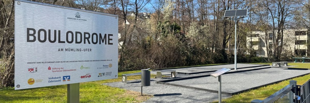 Boulodrome - Eingangsschild Boule-Anlage mit Eingangsschild