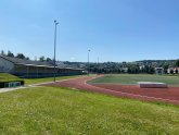 Sportparkgelände Stadion mit Laufbahn und Rasen
